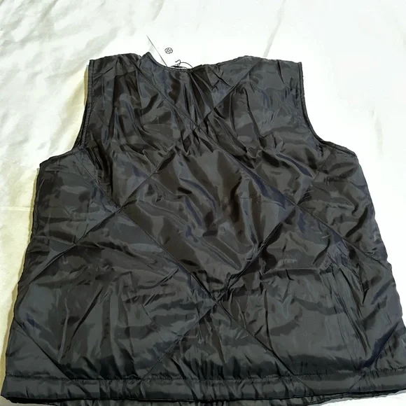 ❗️PRICE DROP❗️🎉HOST PICK🎉✨NWT✨ Socialite Quilted Vest | Navy | Size S/M - Picture 4 of 7